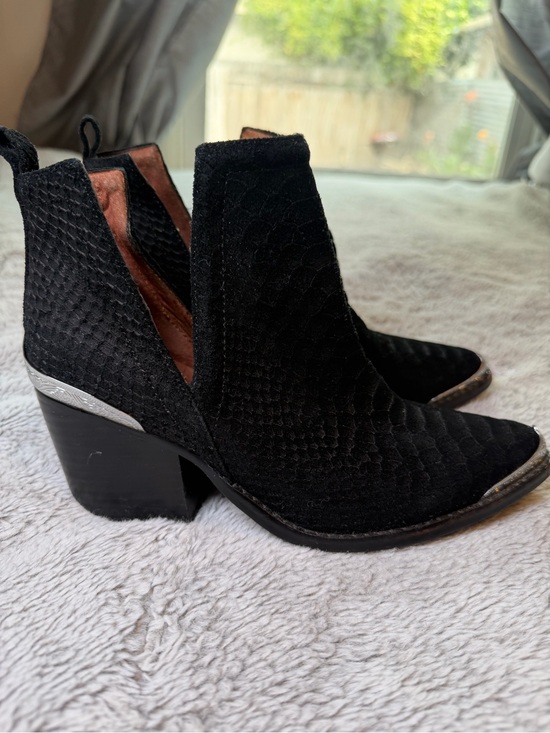 Jeffrey Campbell Shoes - Jeffrey Campbell Cromwell
Cutout Western Boot Black SZ 5.5